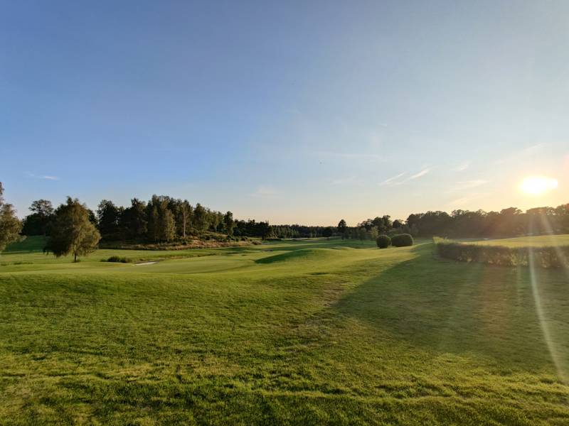Vy över hål 1 och 18 (2)